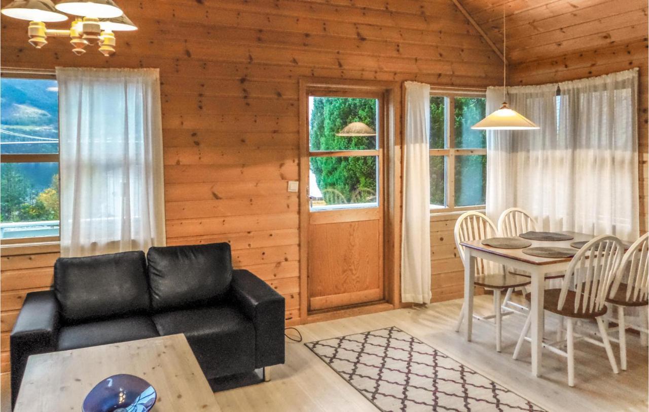 Amazing Home In Vallavik With House Sea View Vangsbygd ภายนอก รูปภาพ